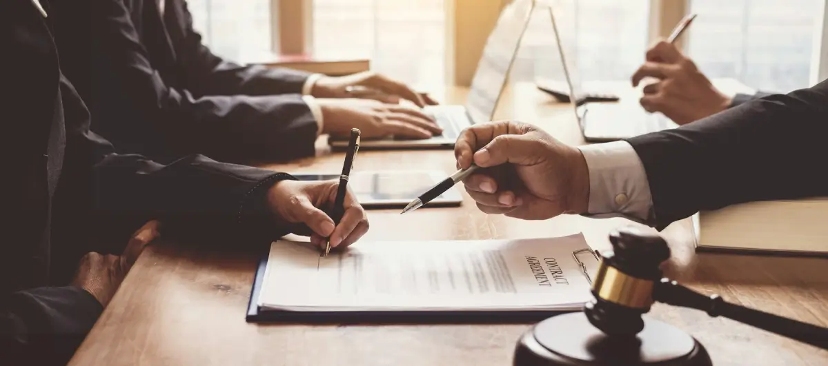 Legal Advisory Contract Drafting, Compliance & IP Protection Services page banner